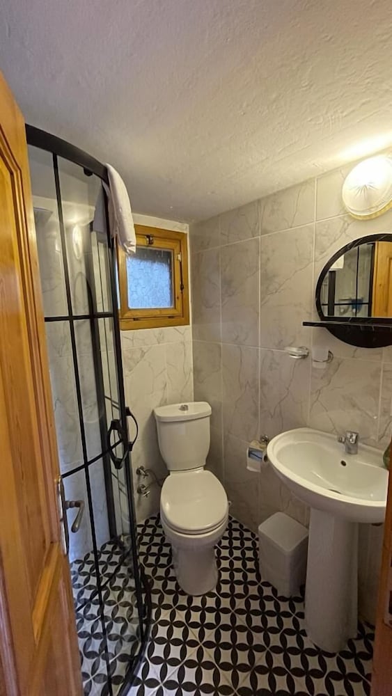 Standard Twin Room, Multiple Beds, Garden View photo 2