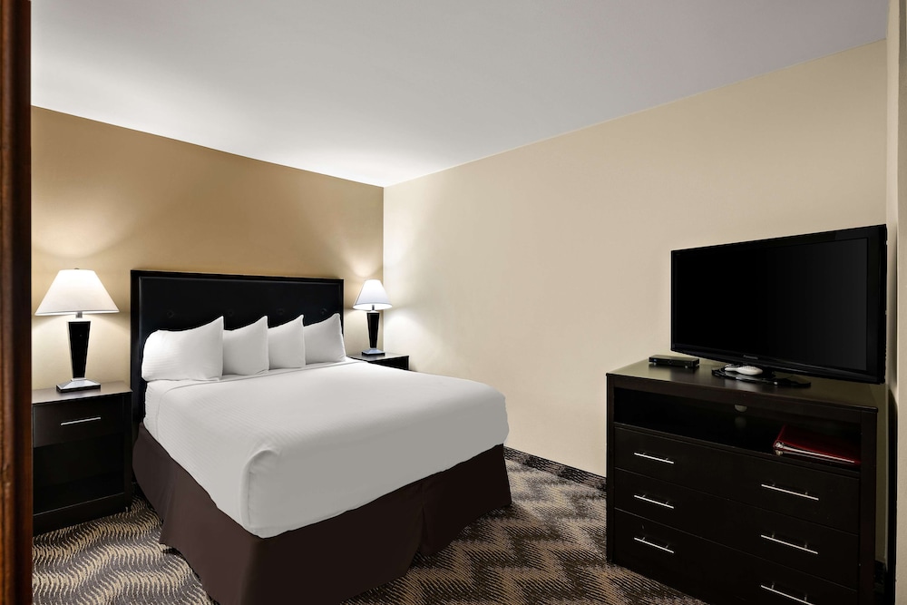 Suite, Multiple Beds, Non Smoking, Refrigerator & Microwave photo 1