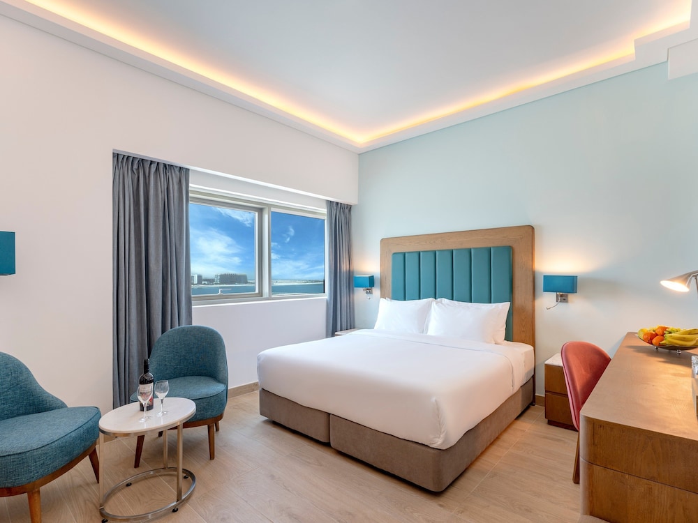 Standard Room, 1 Queen Bed, City View