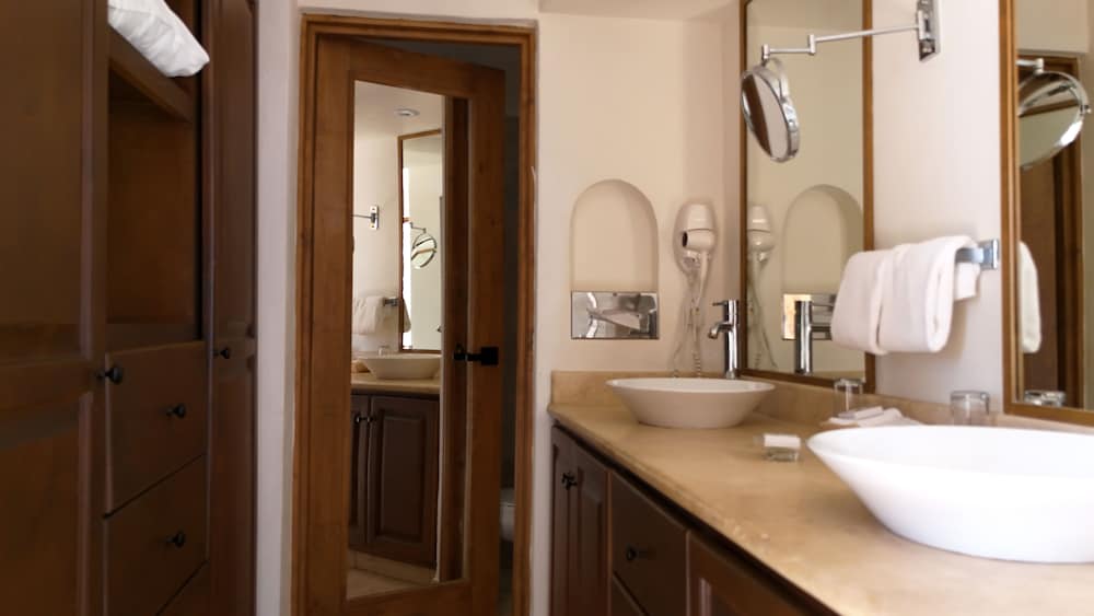 Deluxe Suite King photo 3