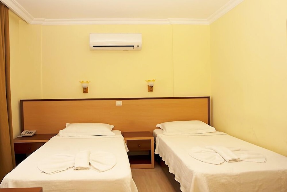 Standard Double or Twin Room photo 1