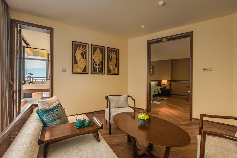 Family Suite, Multiple Beds, Non Smoking, Lake View photo 3
