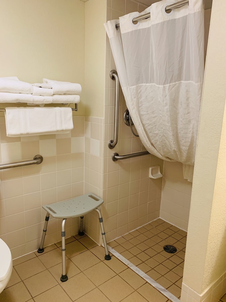Room, 1 King Bed, Accessible, Non Smoking (Mobility) - Photo 12