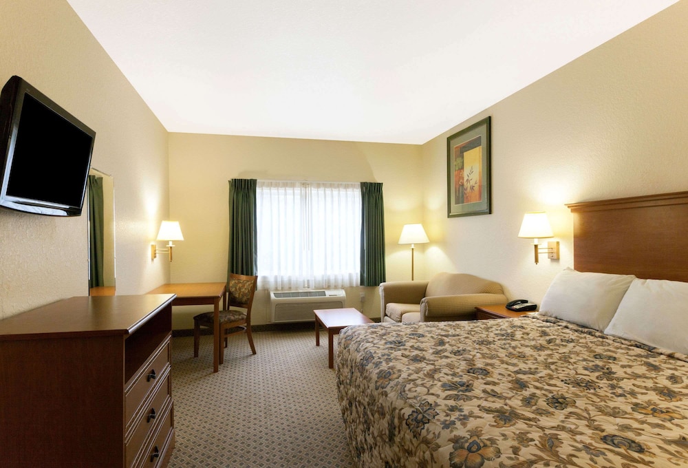 Room, 1 King Bed, Non Smoking - Photo 1