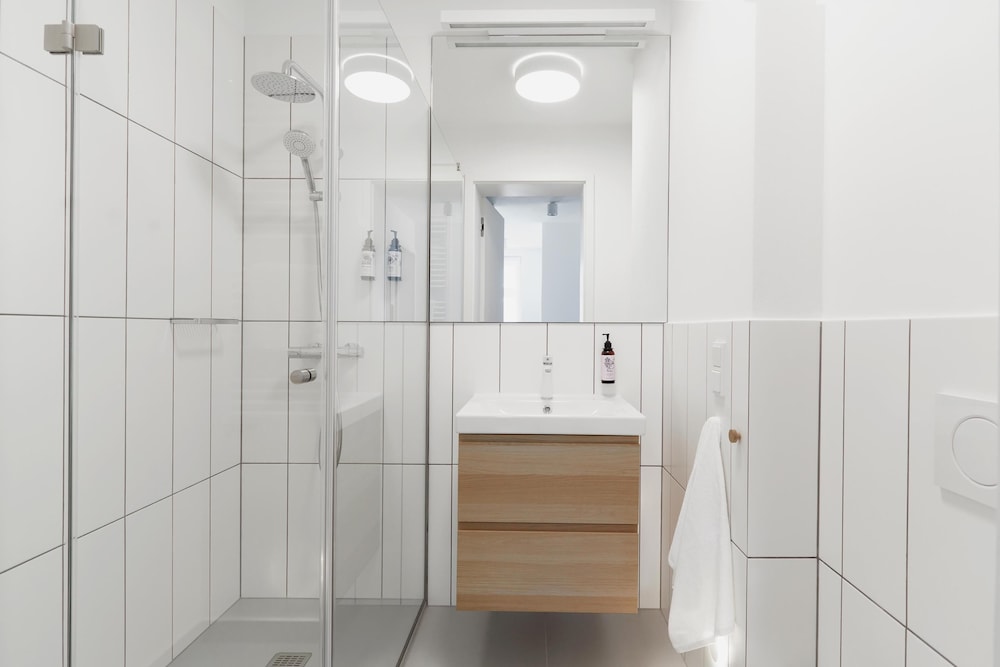 Three Bedroom Apartment with Mezzanine - Photo 6