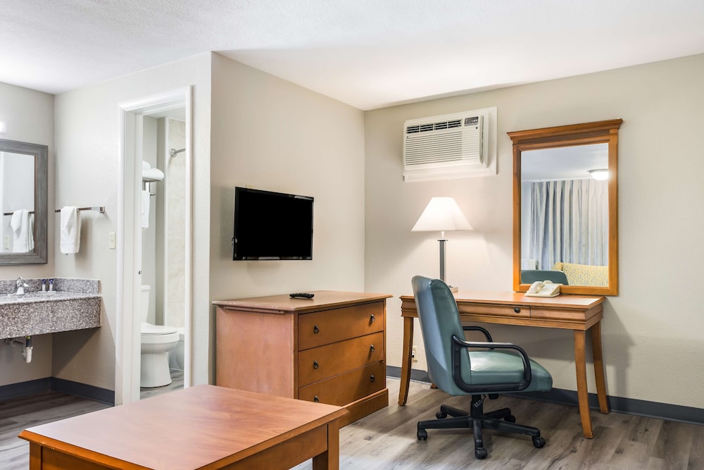 Room, 2 Double Beds, Smoking - Photo 4