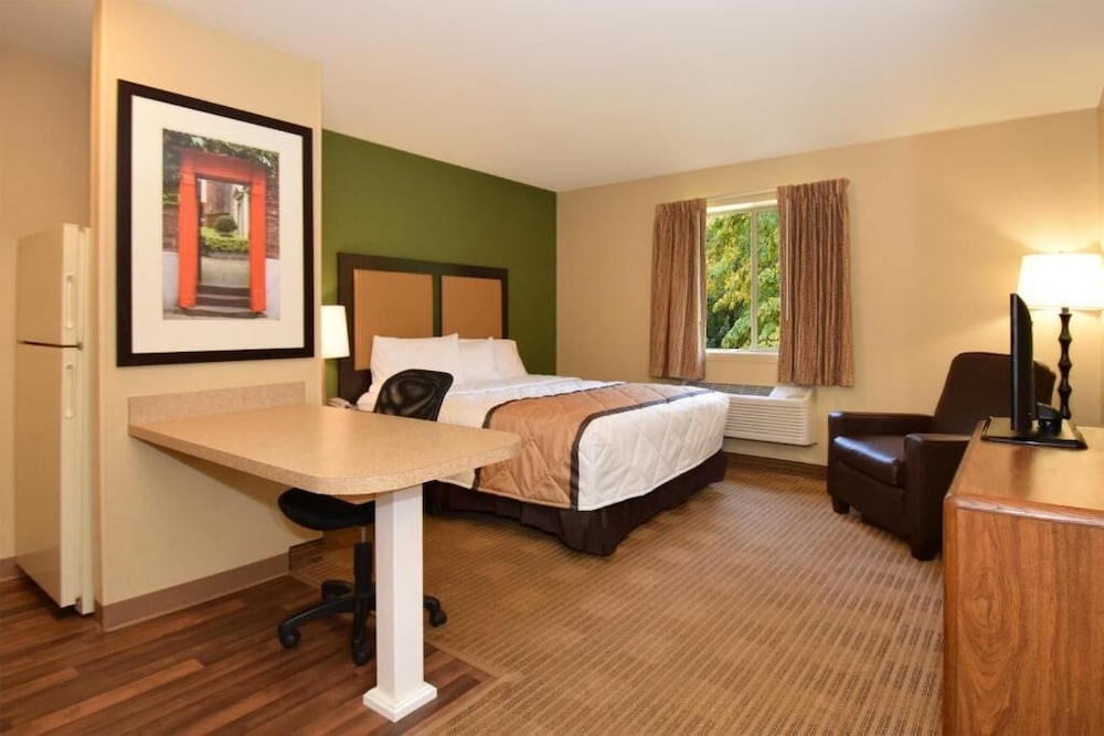Room, 1 Queen Bed, Non Smoking, Kitchen (Sofa Bed) - Photo 1