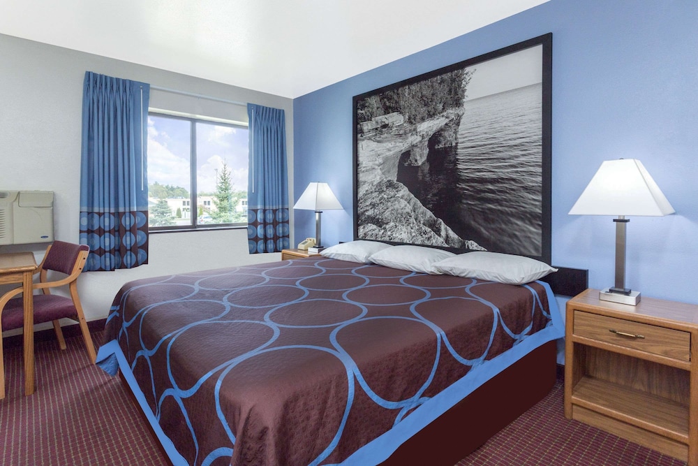 Suite, 1 King Bed, Non Smoking - Photo 4