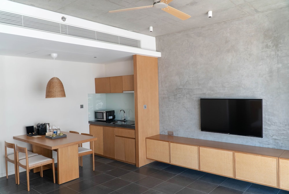 Studio, 1 Bedroom - Photo 4