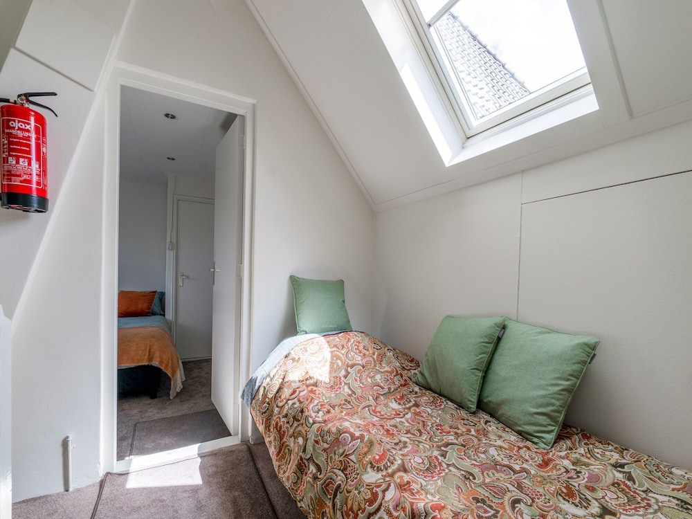 Classic House, Multiple Bedrooms photo 3