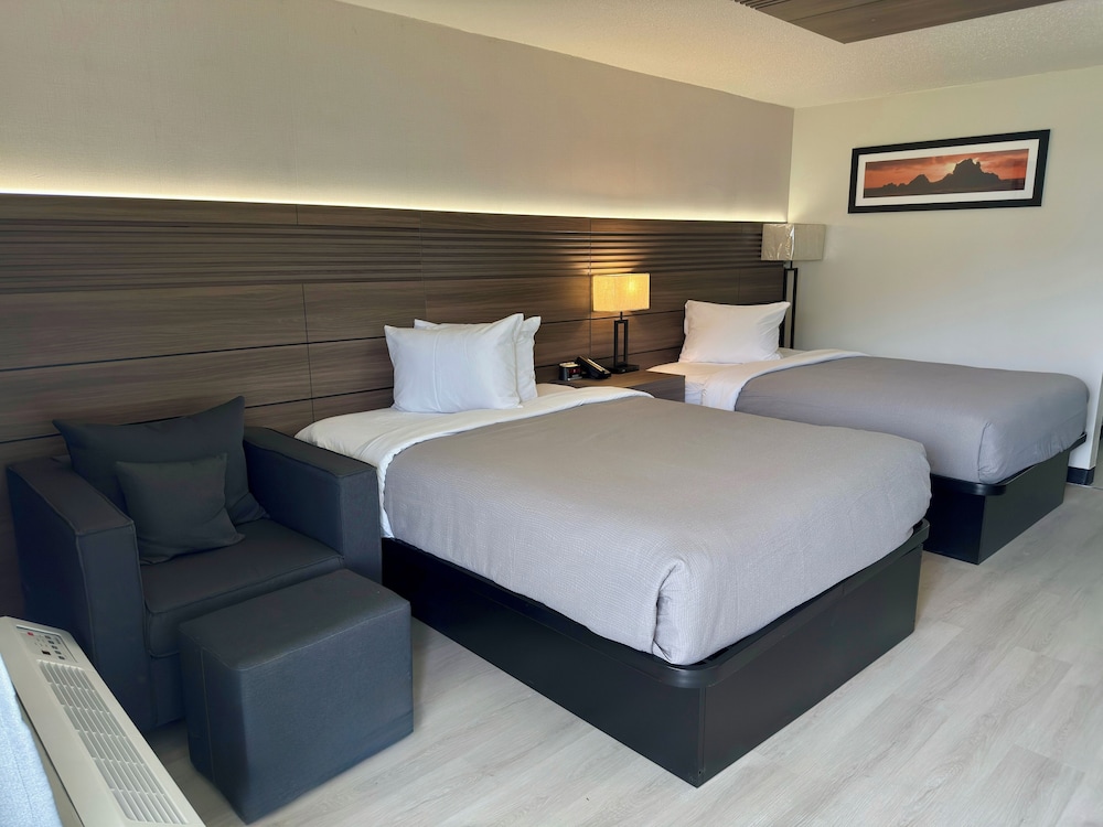 Standard Room, 2 Queen Beds, Non Smoking - Photo 2