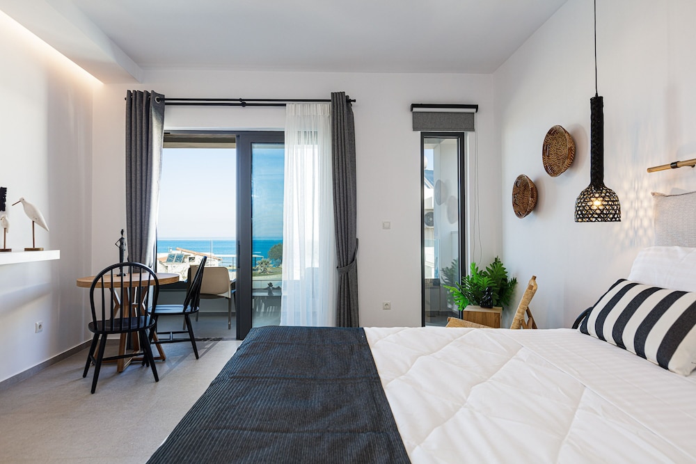 Suite, Sea View