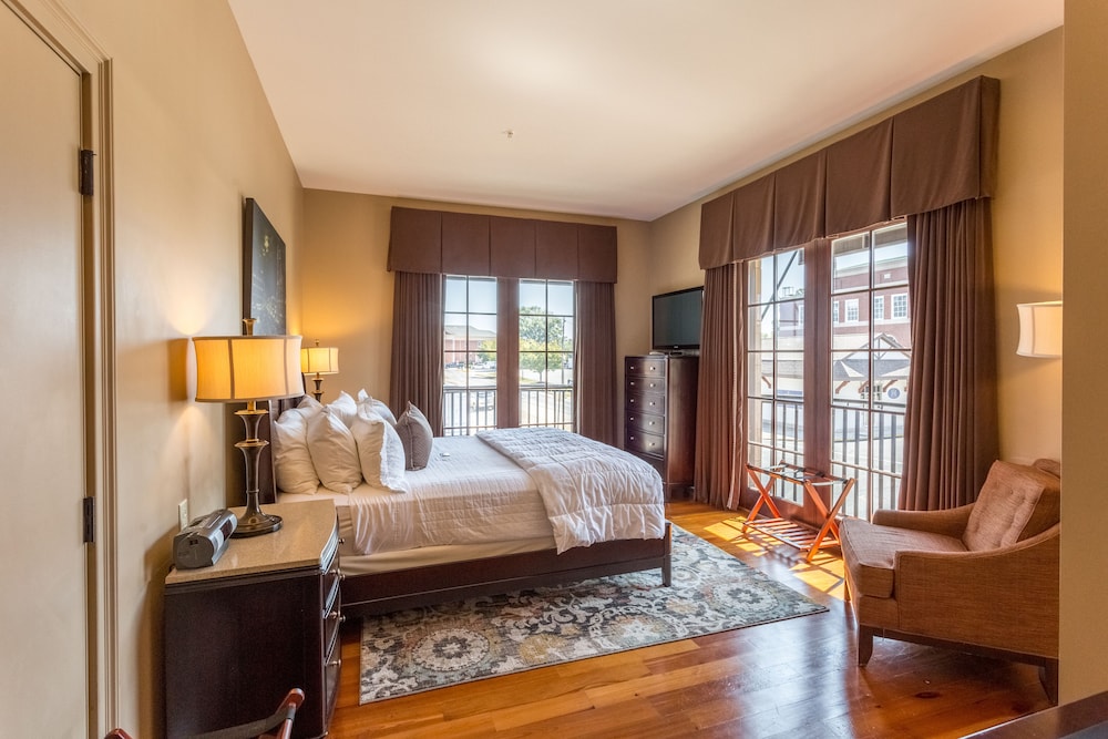 Standard Room, 1 King Bed (5)