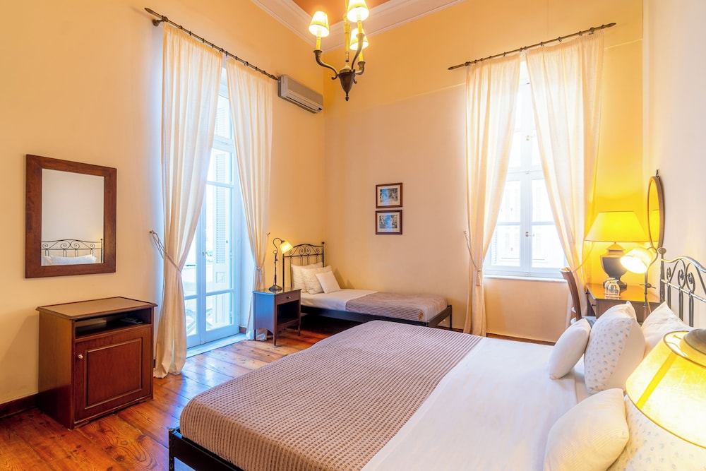 Classic Triple Room, Balcony, Partial Sea View photo 1