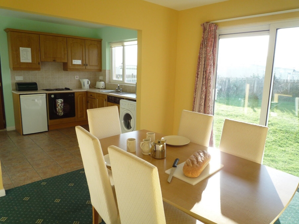 House, 3 Bedrooms, Fireplace photo 2