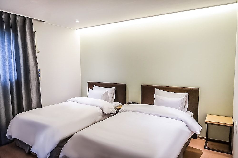 Deluxe Twin Room (Old Building) photo 1