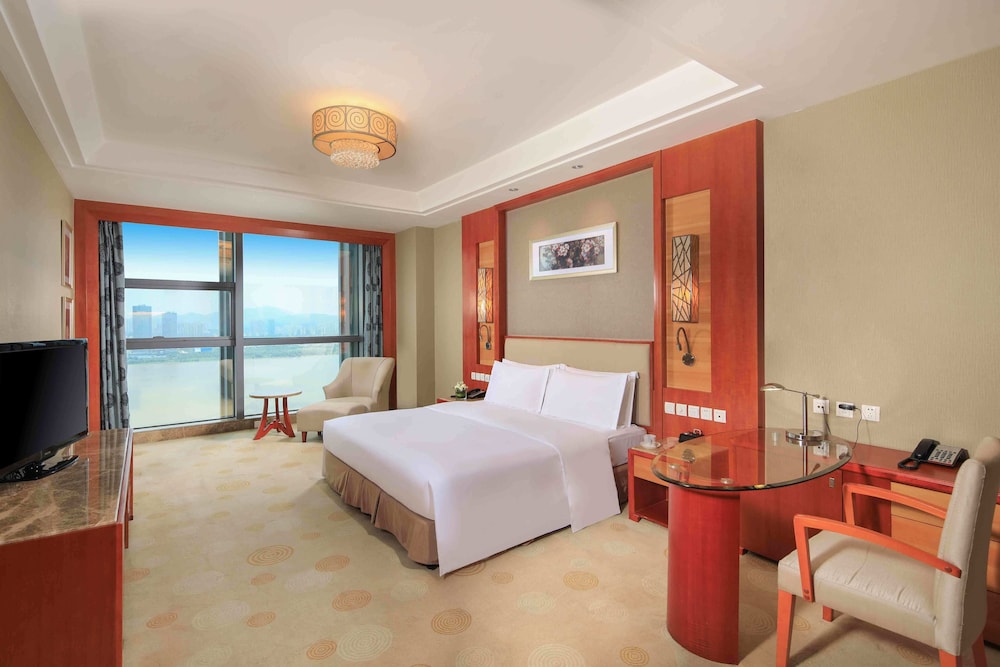 Superior Room, River View,1 King Bed photo 2