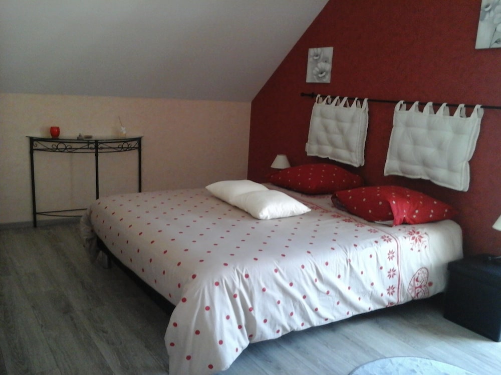 Double Room (Rouge)