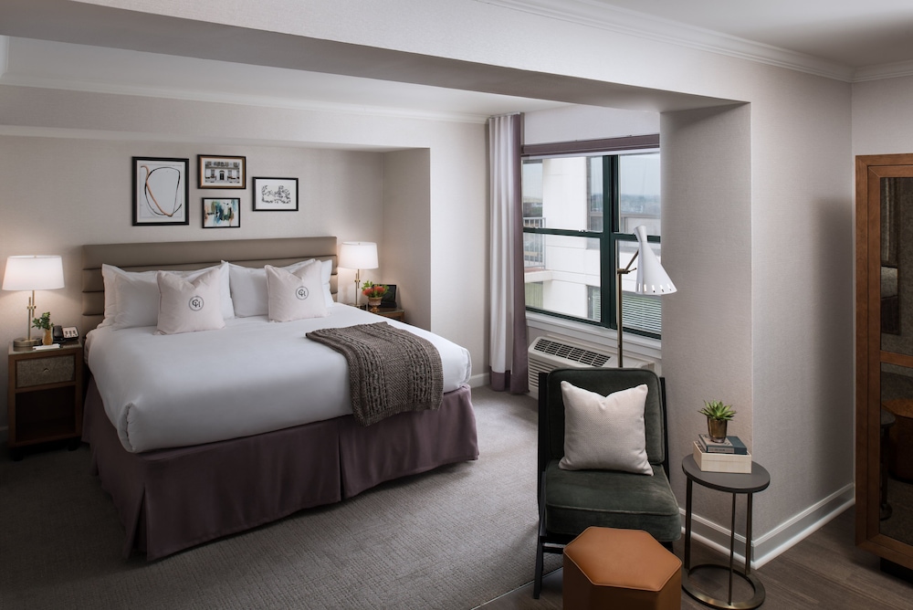 Deluxe Room, 1 King Bed - Photo 1