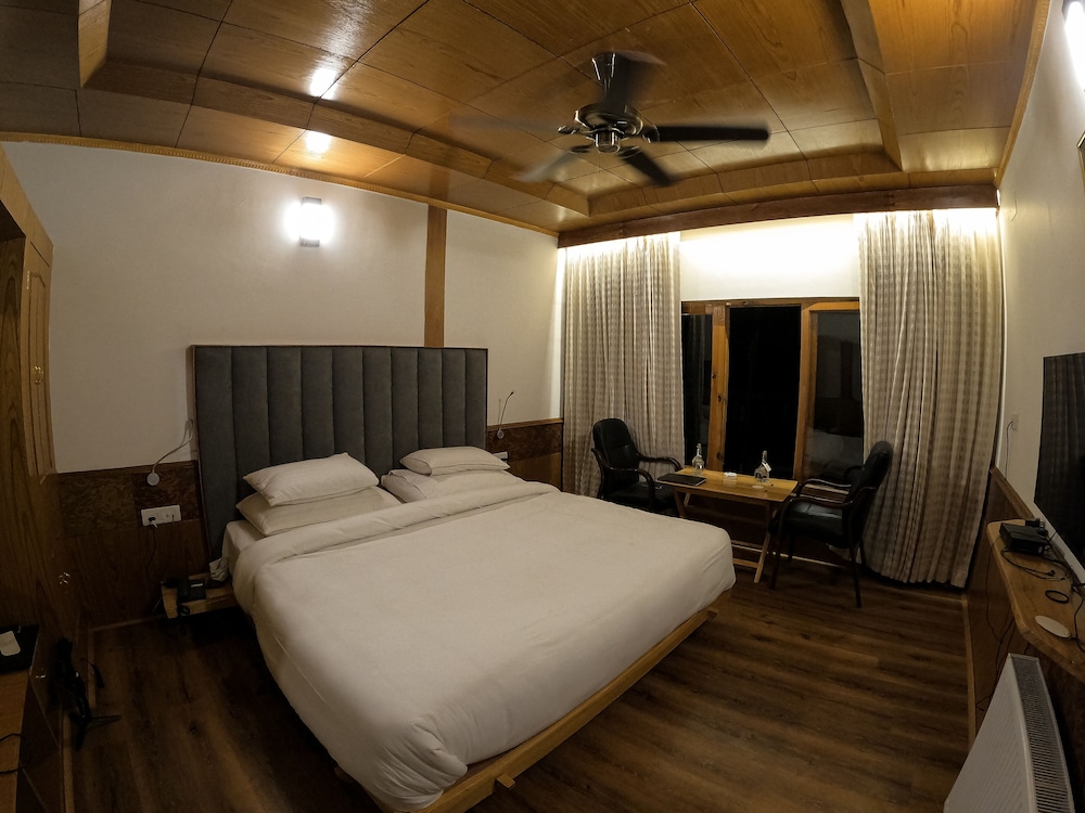Deluxe Room - Photo 2