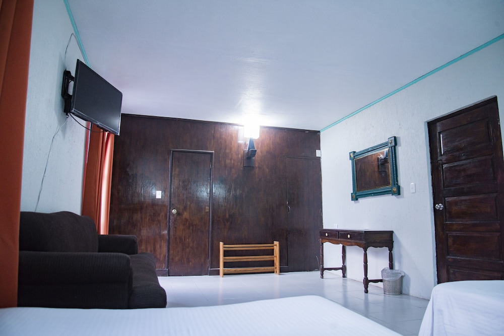 Family Room, 1 Bedroom, City View, Annex Building photo 3