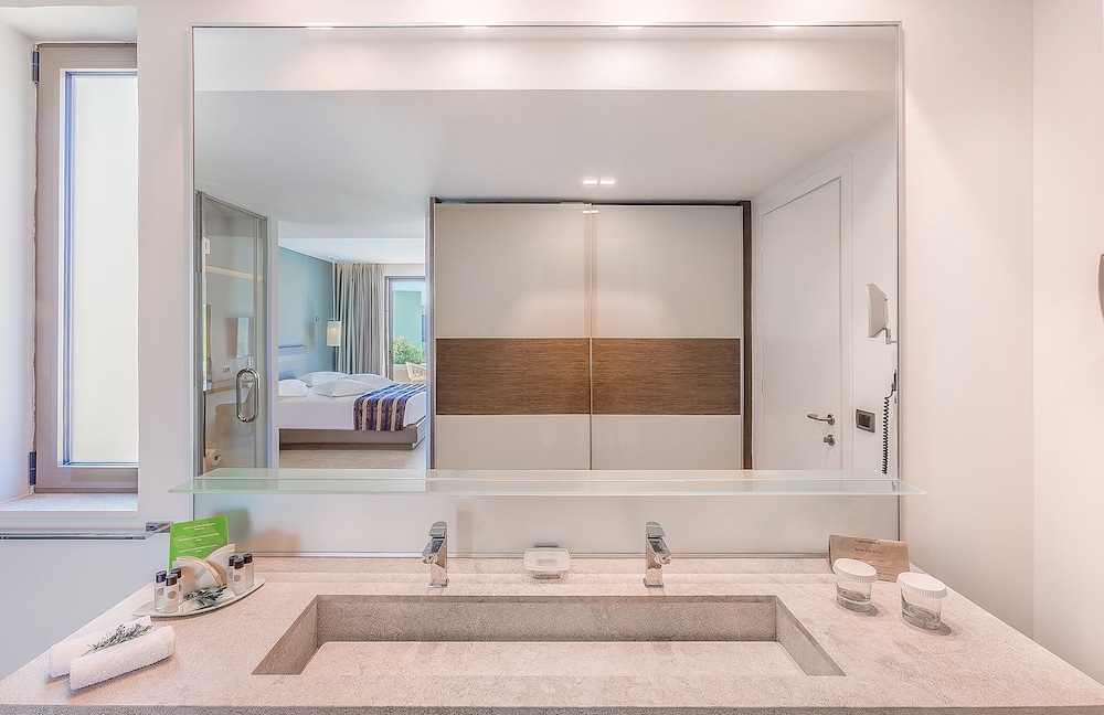 Executive Suite with Two Bedrooms Swim-up with Sharing Pool - Photo 17