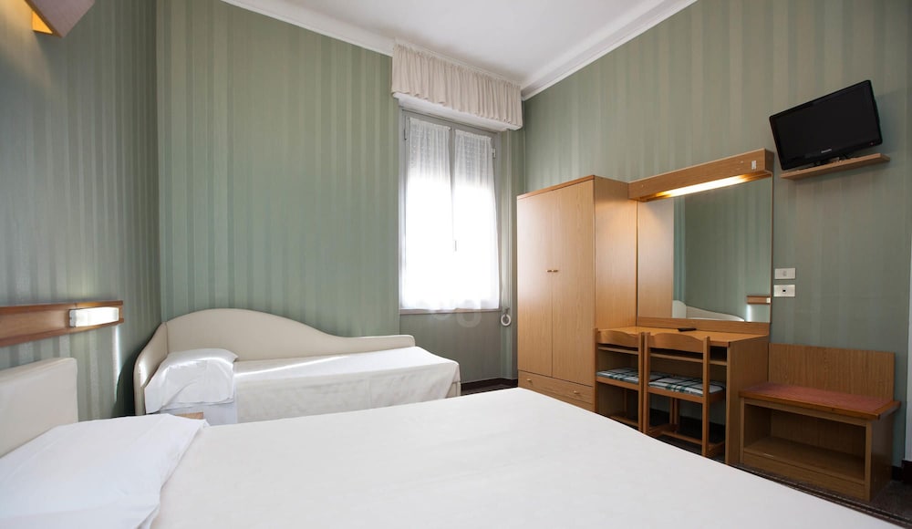 Standard Twin Room - Photo 4