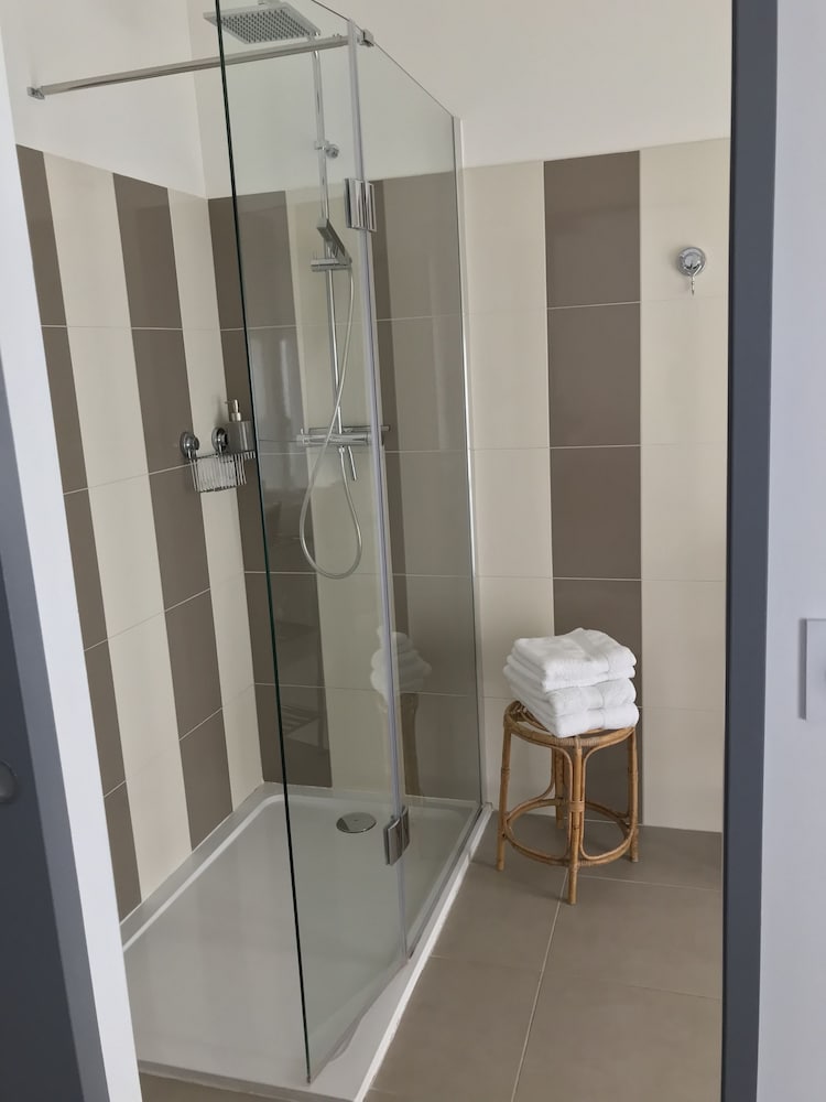 Double Room - Photo 6