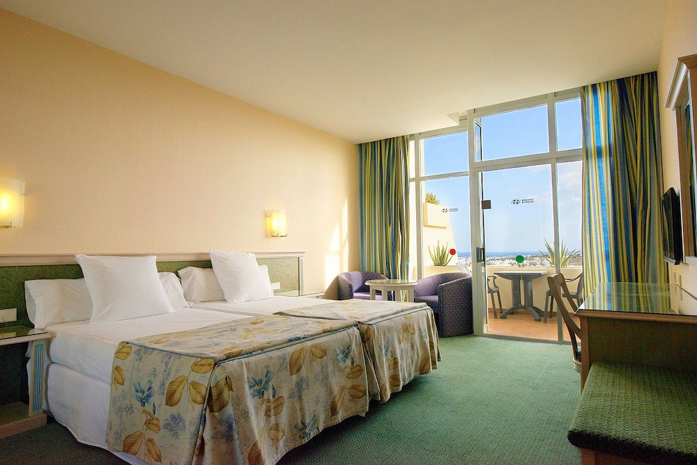 Double or Twin Room, Balcony thumbnail 6