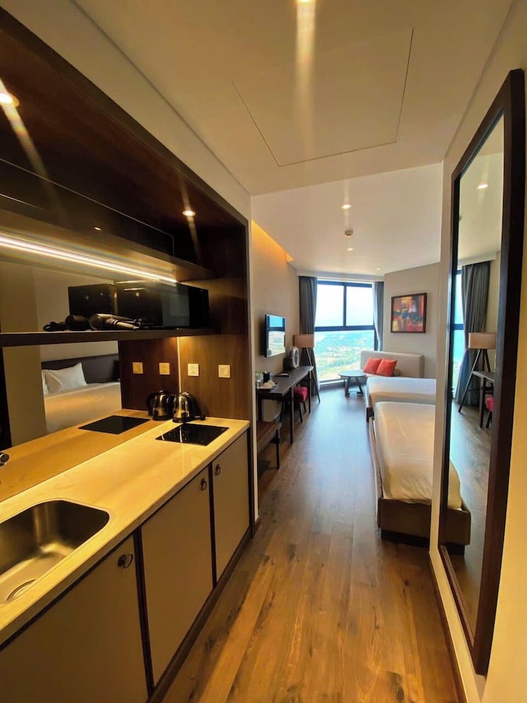 Deluxe Quadruple Room, Pool View