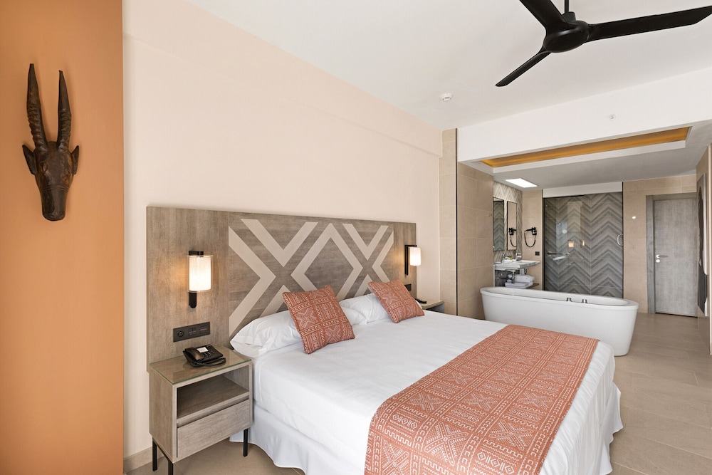 Junior Suite, Terrace (Swim-up & Adults Only) - Photo 4