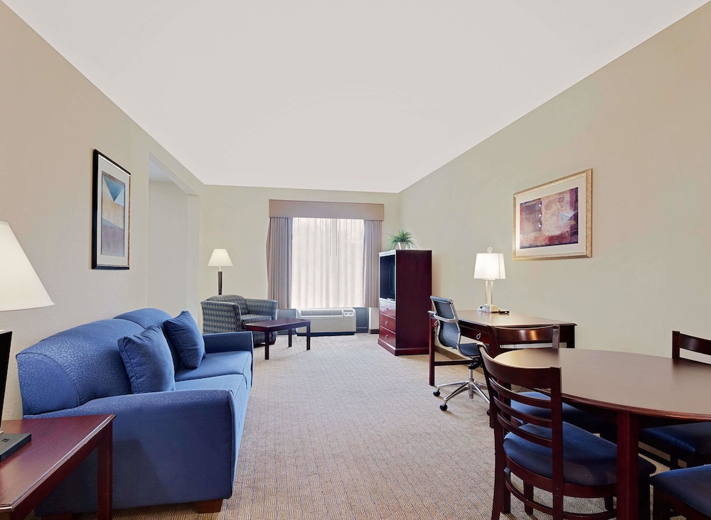 Studio Suite, 1 King Bed, Non Smoking - Photo 1
