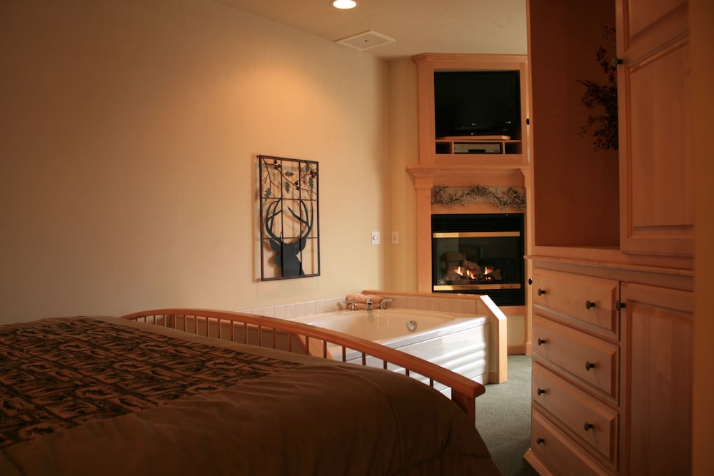 Honeymoon Studio photo 2
