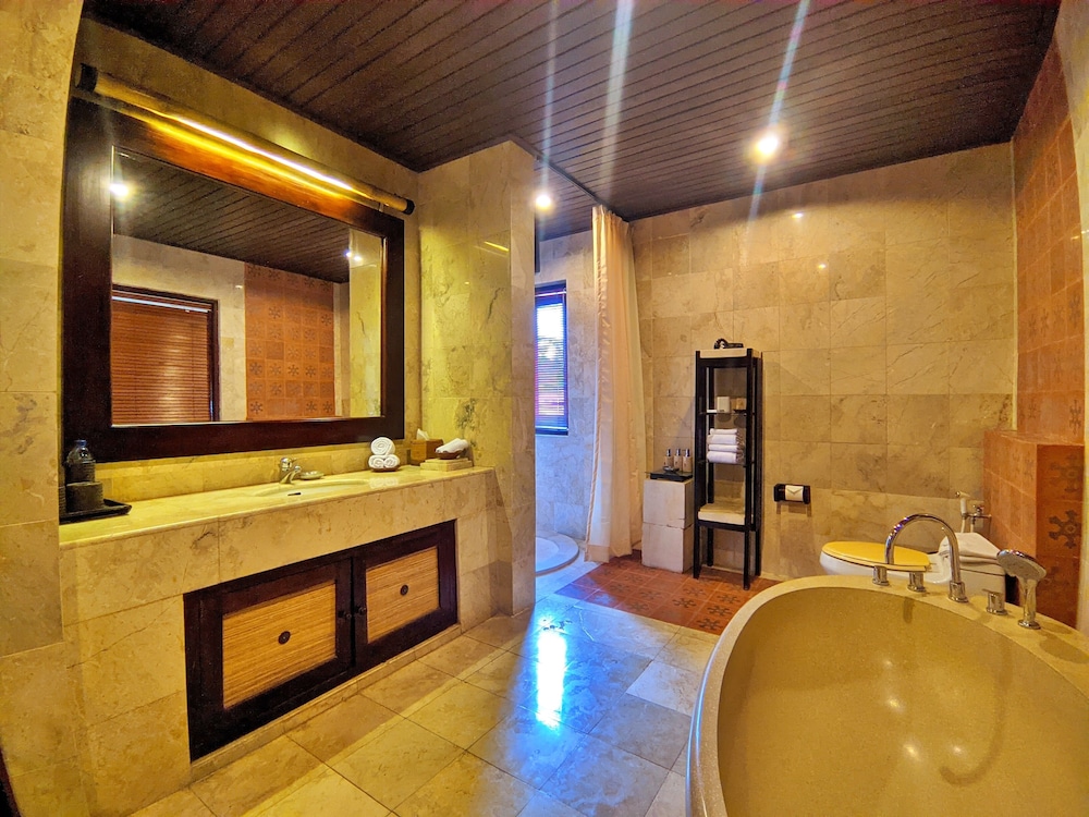 Deluxe Bungalow with Butler Service - Photo 6