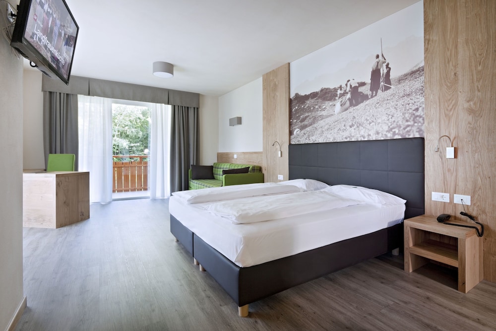 Deluxe Room - Photo 1