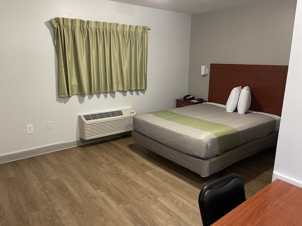 Deluxe Room, 1 Queen Bed, Non Smoking, Kitchenette - Photo 1