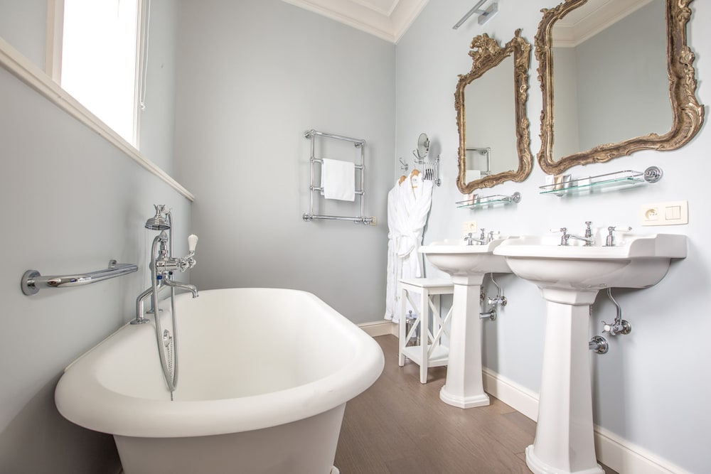 Premium Luxe Suite - Photo 4