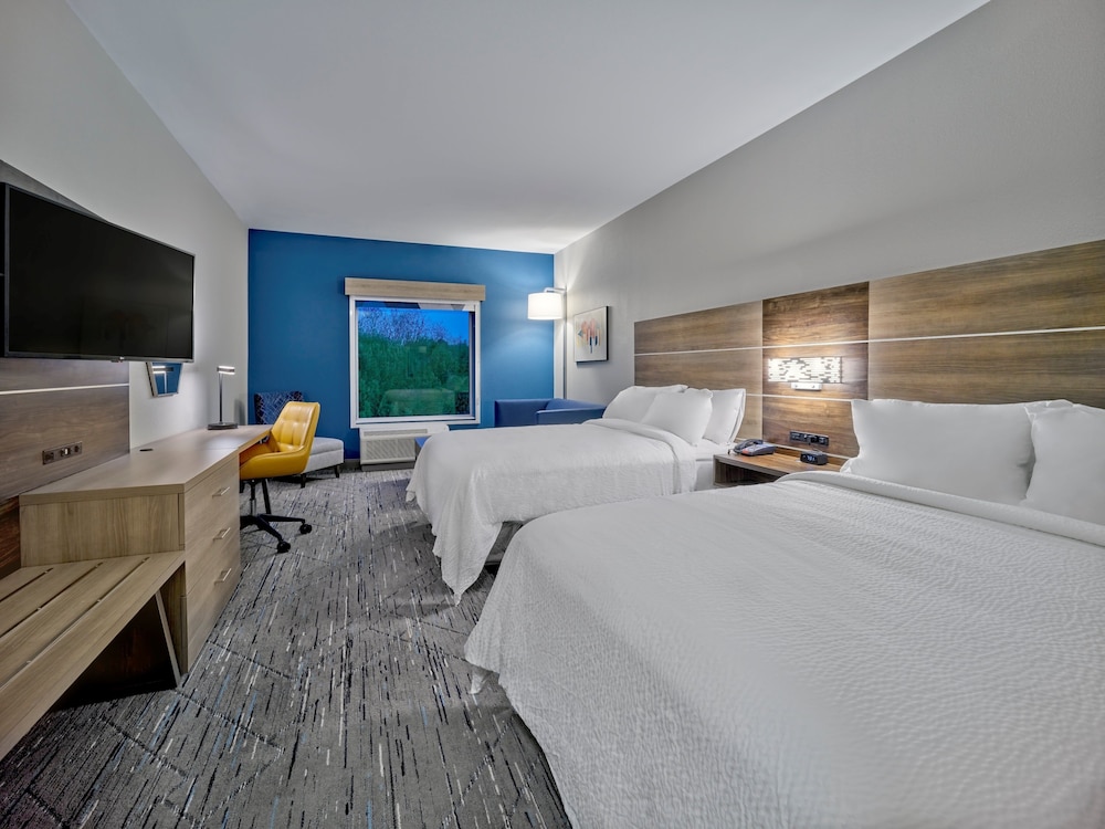Suite, Multiple Beds - Photo 3