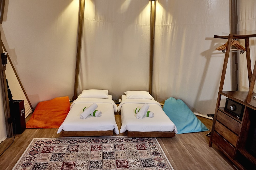 Deluxe Private Glamp Tent (Skylight Window) - Photo 10