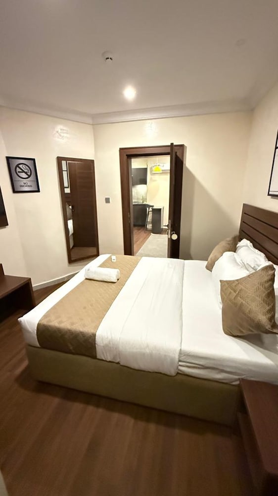 Deluxe Studio Suite