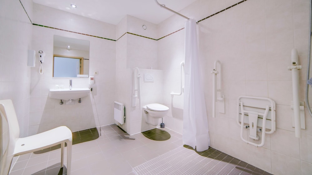 Quadruple Room, Accessible - Photo 2