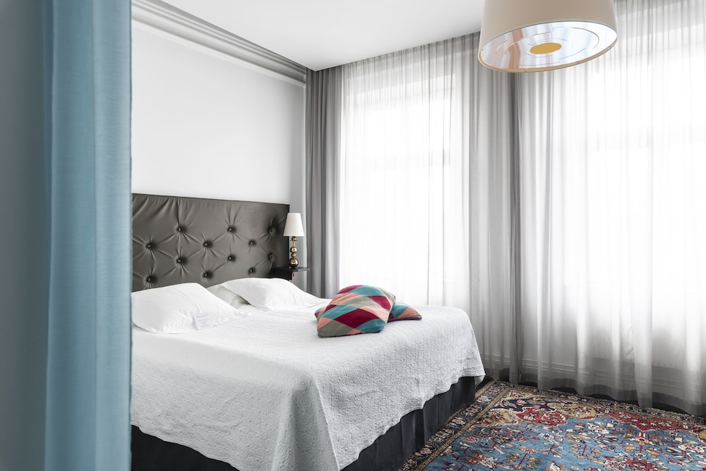 M - plenty of space for one or for two (king size bed of 180 cm) - Photo 2