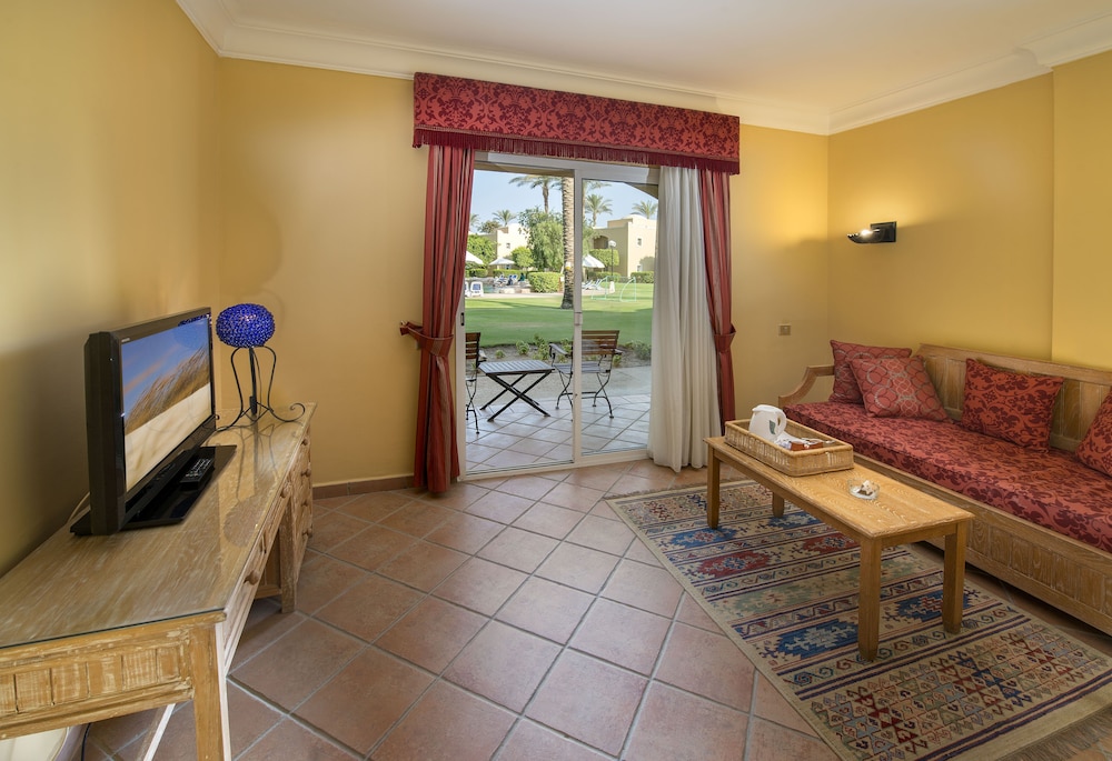 Executive Suite - Photo 2