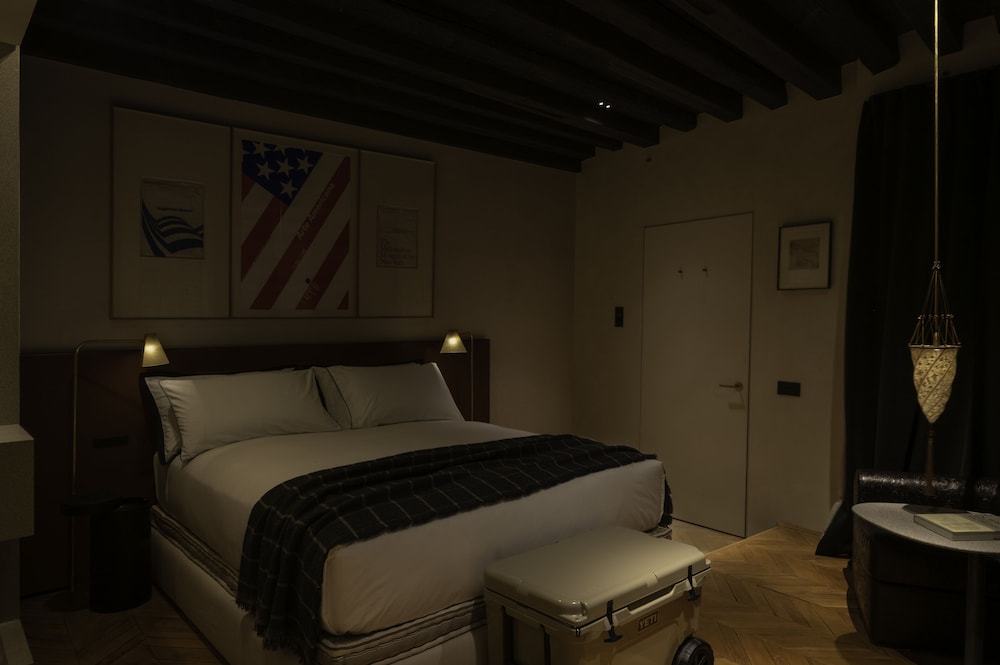 Available room thumbnail 6