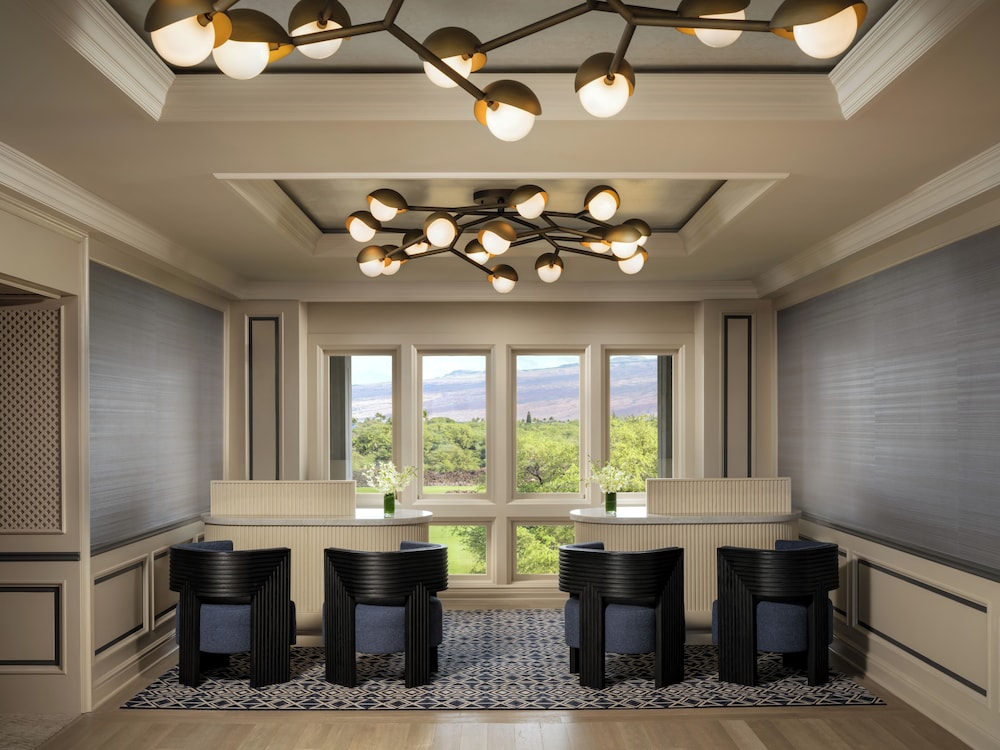 Fairmont Gold, 1 King Bed, Ocean View Gold Lounge Access. Accessible Shower