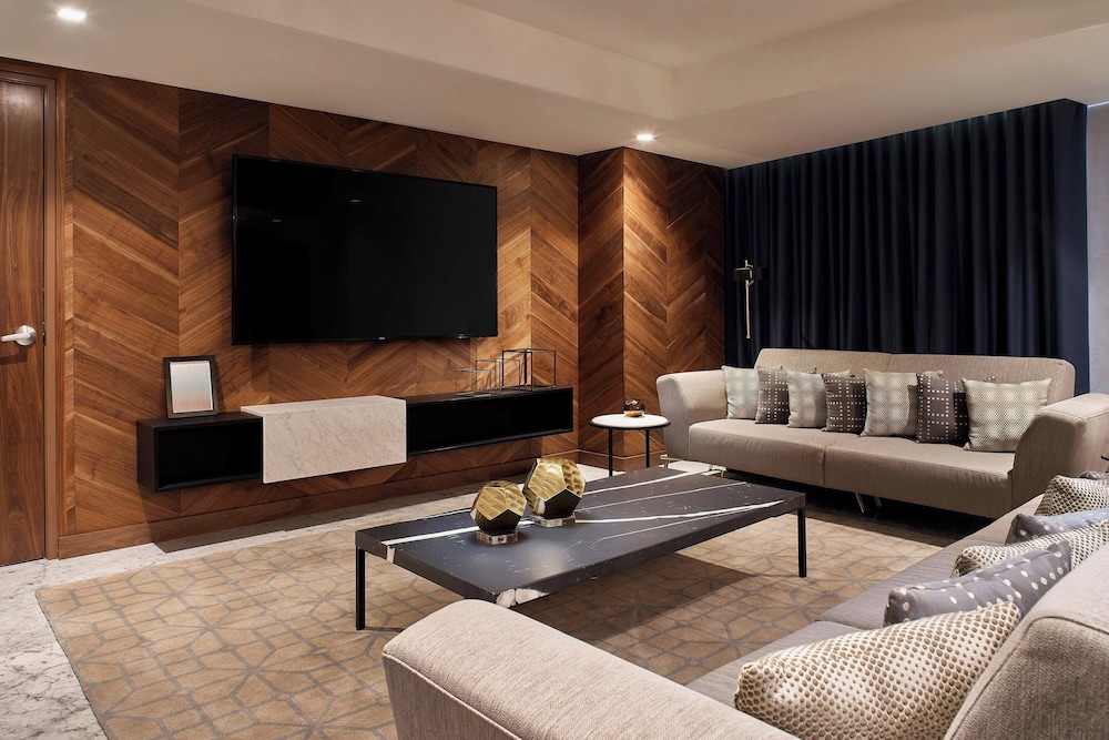 Presidential Suite, 1 King Bed, Mountain View thumbnail 5