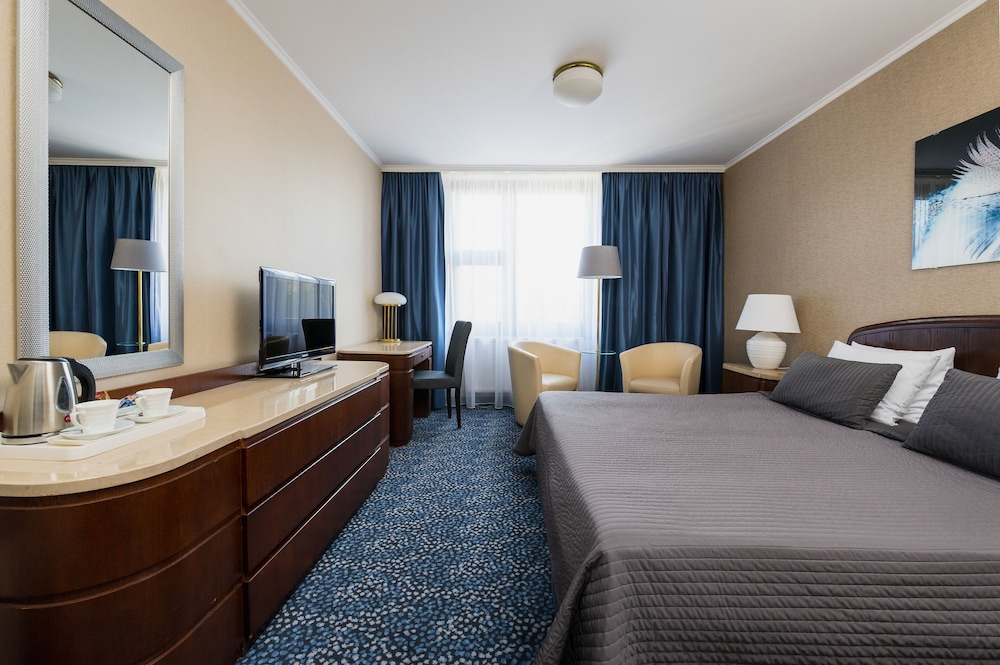 Classic Double or Twin Room - Photo 8