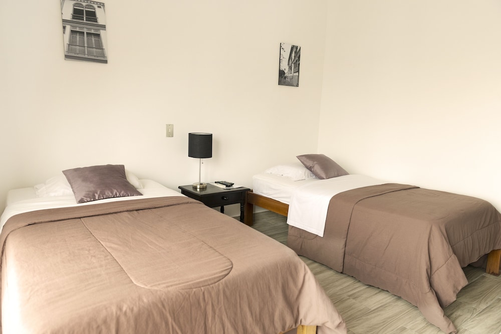 City Apartment, 4 Bedrooms, City View, Tower photo 3