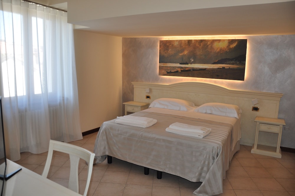 Basic Twin Room, Non Smoking photo 2