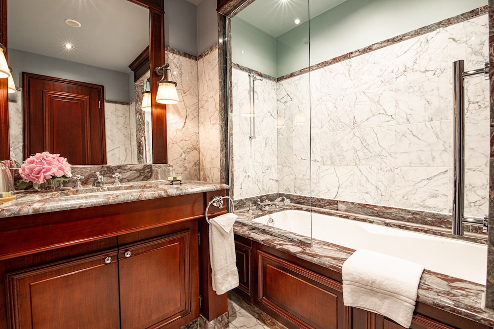 Suite, 1 King Bed (Wine Bar) - Photo 4